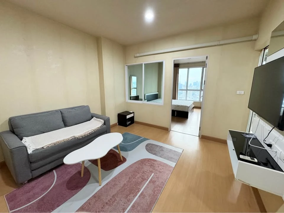 For rent: Life @ Ratchada-Huaikwang, fully furnished, nice room, interested in booking now, don't miss out!