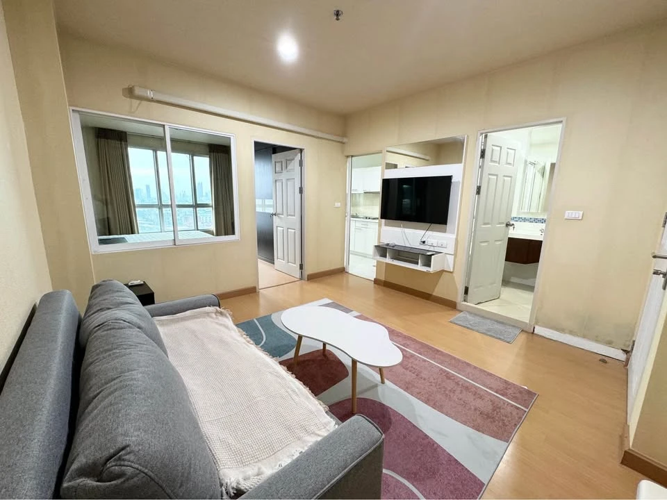 For rent: Life @ Ratchada-Huaikwang, fully furnished, nice room, interested in booking now, don't miss out!