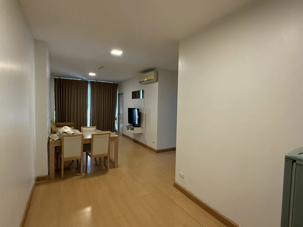 For rent: Life @ Ratchada-Huaikwang, a large, comfortable room with plenty of usable space. Convenient and complete in one place. Hurry and reserve no