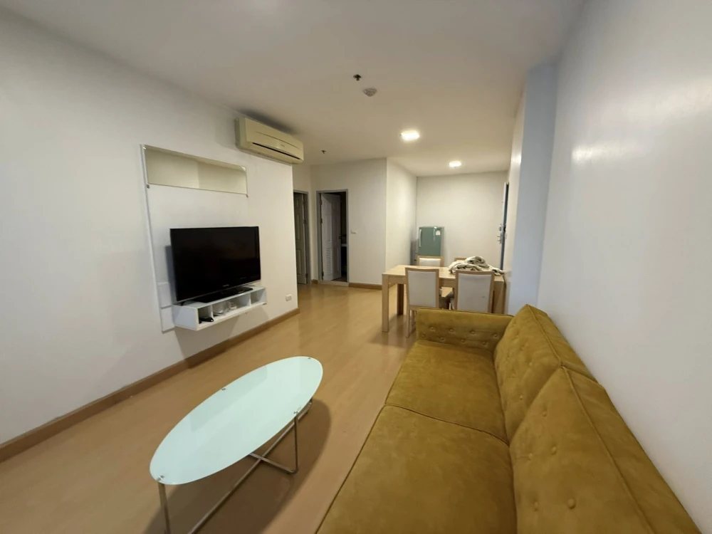 For rent: Life @ Ratchada-Huaikwang, a large, comfortable room with plenty of usable space. Convenient and complete in one place. Hurry and reserve no