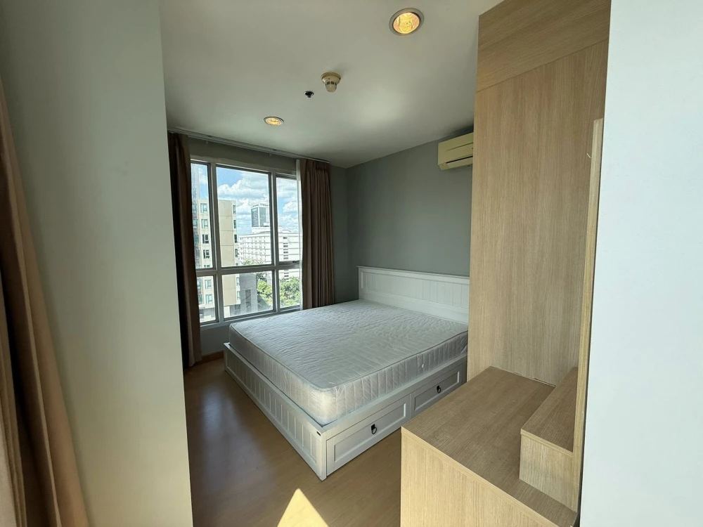 For rent: Life @ Ratchada-Huaikwang, a large, comfortable room with plenty of usable space. Convenient and complete in one place. Hurry and reserve no