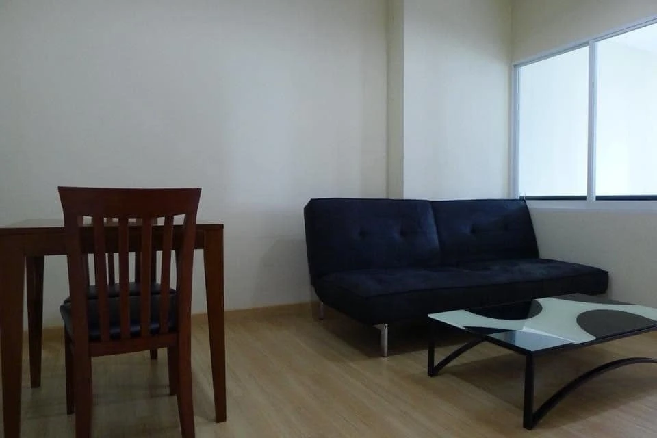 For rent: Life @ Sathorn 10, lots of usable space. Comes with a complete set of electrical appliances, ready to finish. Book now.