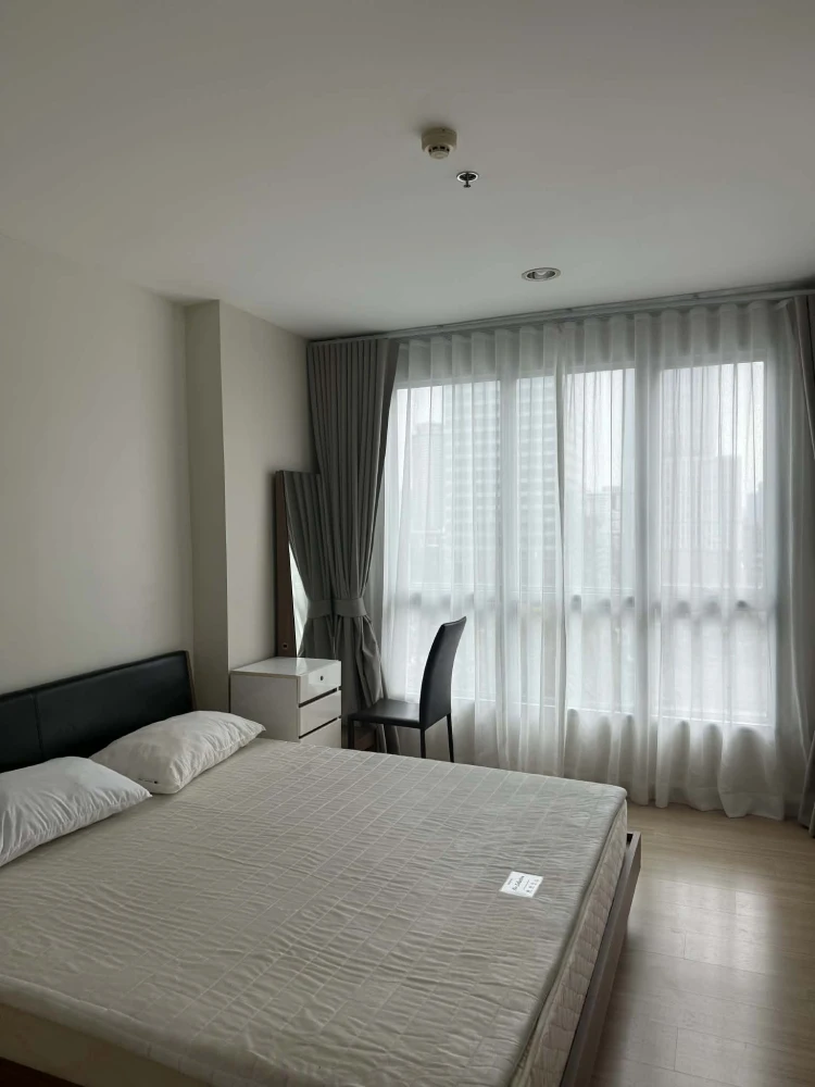 For rent: Life @ Sathorn 10, lots of usable space. Comes with a complete set of electrical appliances, ready to finish. Book now.