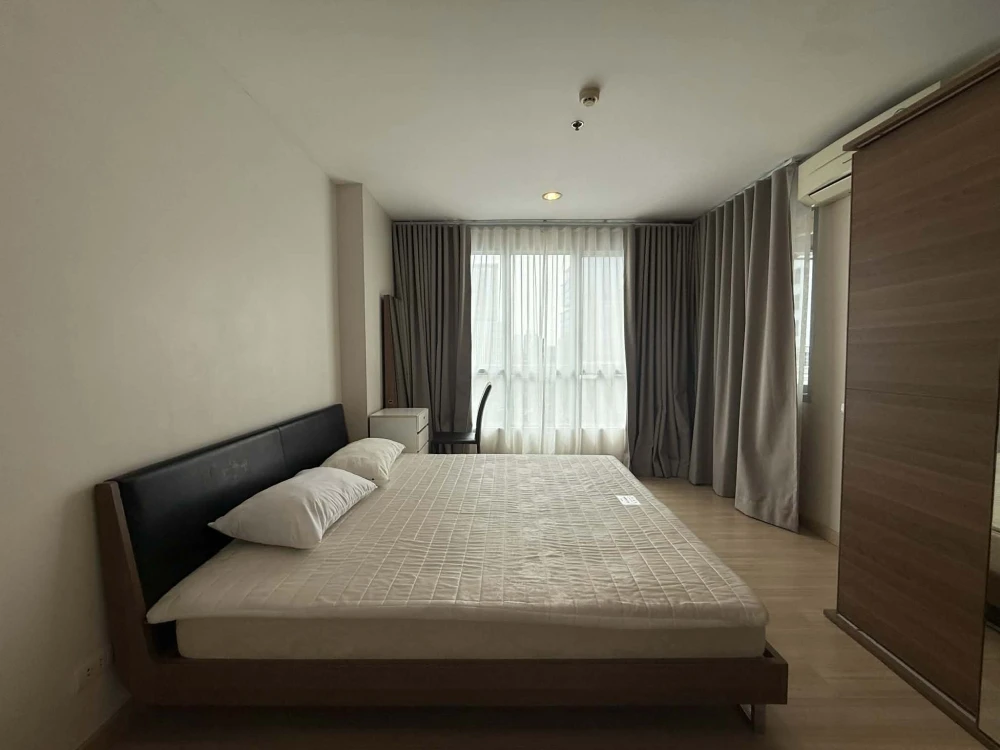 For rent: Life @ Sathorn 10, lots of usable space. Comes with a complete set of electrical appliances, ready to finish. Book now.