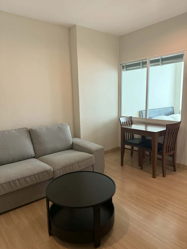 For rent: Life @ Sathorn 10, lots of usable space. Comes with a complete set of electrical appliances, ready to finish. Book now.