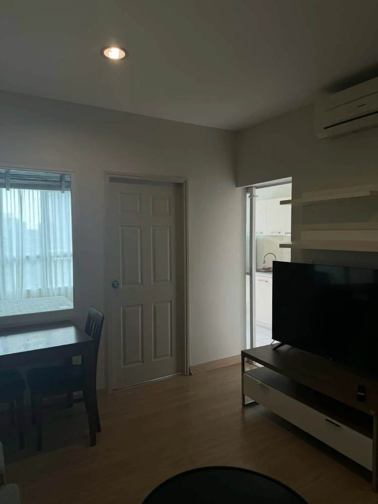 For rent: Life @ Sathorn 10, lots of usable space. Comes with a complete set of electrical appliances, ready to finish. Book now.