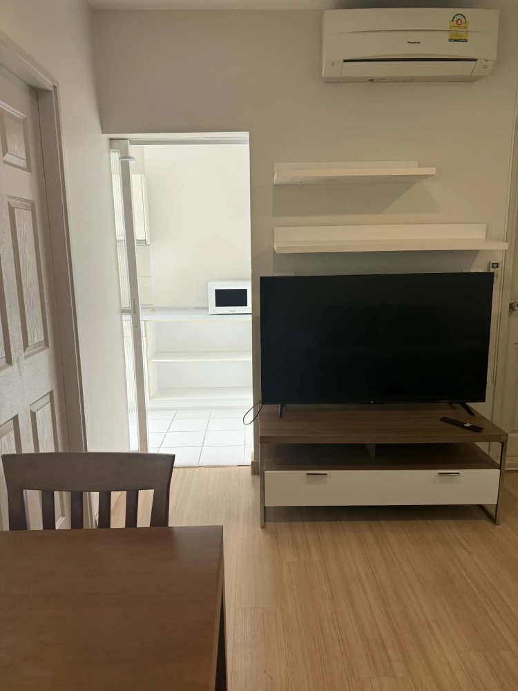 For rent: Life @ Sathorn 10, lots of usable space. Comes with a complete set of electrical appliances, ready to finish. Book now.