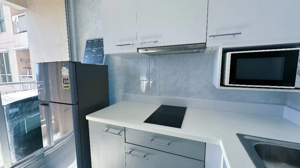 For rent: Life @ Sukhumvit 65, 20th floor, corner unit, fully furnished. Book now! (Hurry!)