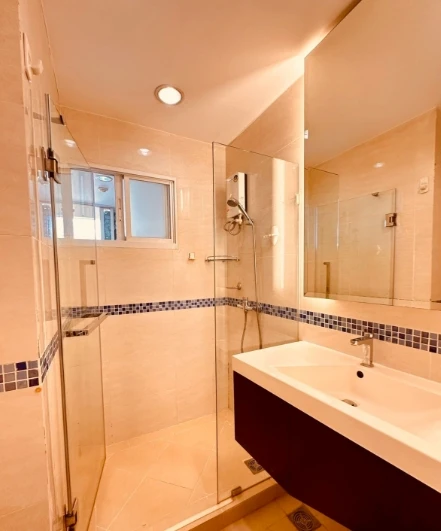 For rent: Life @ Sukhumvit 65, 8th floor, fully furnished unit, ready to move in. Book now!