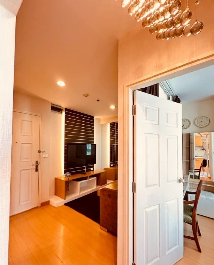 For rent: Life @ Sukhumvit 65, 8th floor, fully furnished unit, ready to move in. Book now!