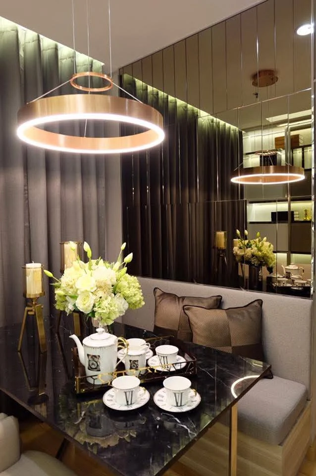 For rent: Life @ Sukhumvit 65, very high floor room, beautiful Ekkamai view, decorated with awesome built-ins, meets all needs.