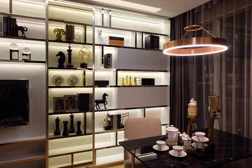 For rent: Life @ Sukhumvit 65, very high floor room, beautiful Ekkamai view, decorated with awesome built-ins, meets all needs.