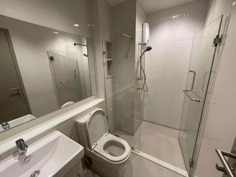 For rent: Life Asok-Rama 9, built-in decoration, beautiful tone control, complete with furniture. You must book this.