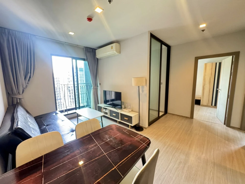 For rent: Life Asok-Rama 9, top floor unit, spacious, fully furnished with appliances. Don't miss out!
