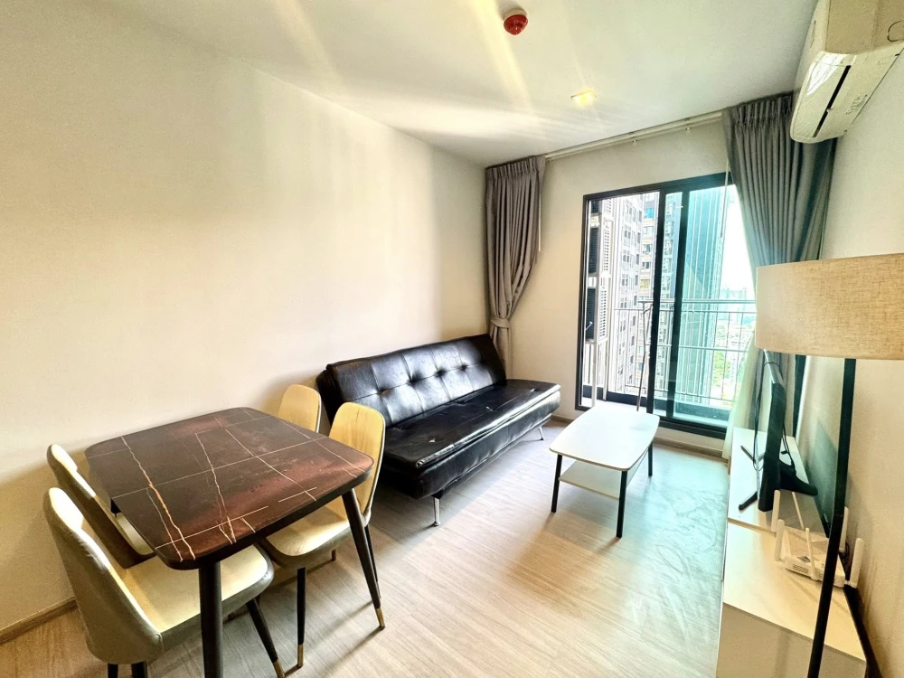 For rent: Life Asok-Rama 9, top floor unit, spacious, fully furnished with appliances. Don't miss out!