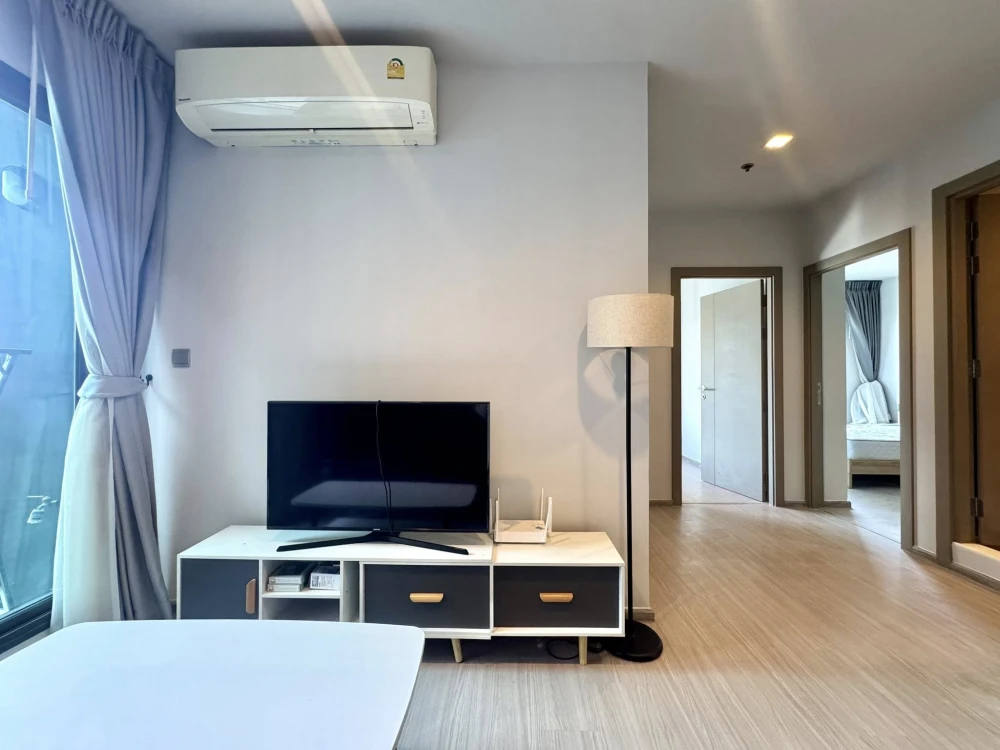 For rent: Life Asok-Rama 9, top floor unit, spacious, fully furnished with appliances. Don't miss out!