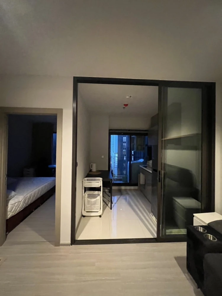 For rent: Life Asoke - Rama 9, a nice room with complete facilities. If you don't book, you'll regret it later.