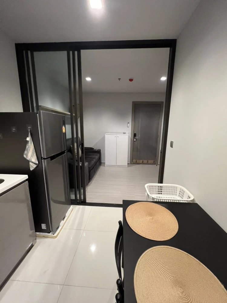 For rent: Life Asoke - Rama 9, a nice room with complete facilities. If you don't book, you'll regret it later.