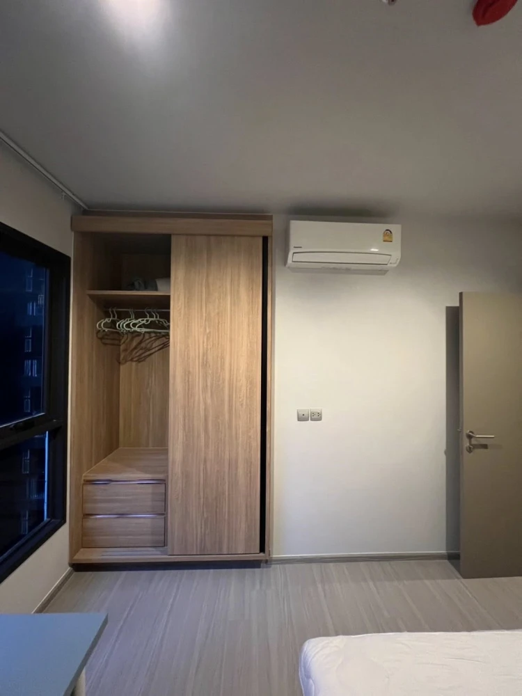 For rent: Life Asoke - Rama 9, a nice room with complete facilities. If you don't book, you'll regret it later.