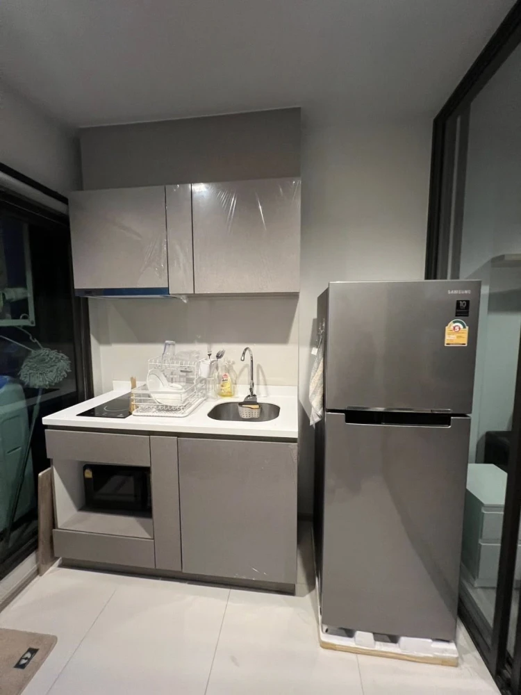 For rent: Life Asoke - Rama 9, a nice room with complete facilities. If you don't book, you'll regret it later.