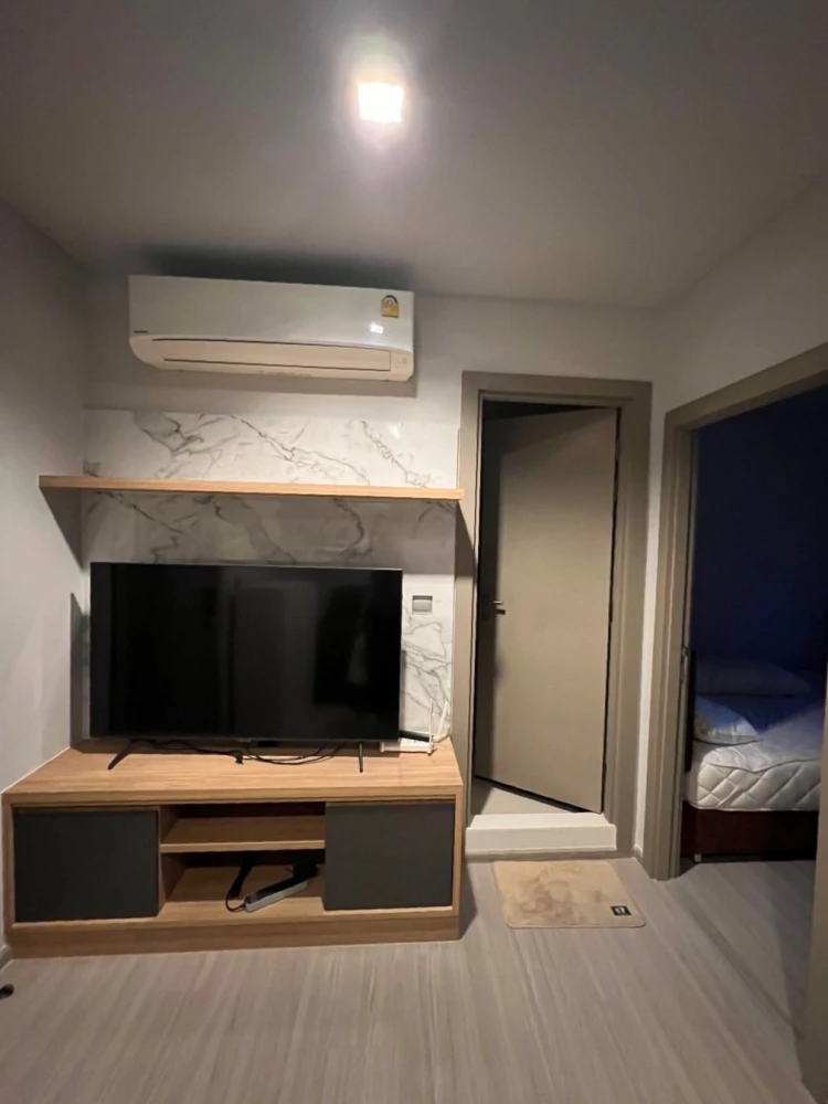 For rent: Life Asoke - Rama 9, a nice room with complete facilities. If you don't book, you'll regret it later.