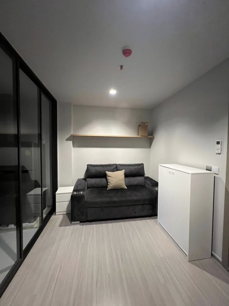 For rent: Life Asoke - Rama 9, a nice room with complete facilities. If you don't book, you'll regret it later.
