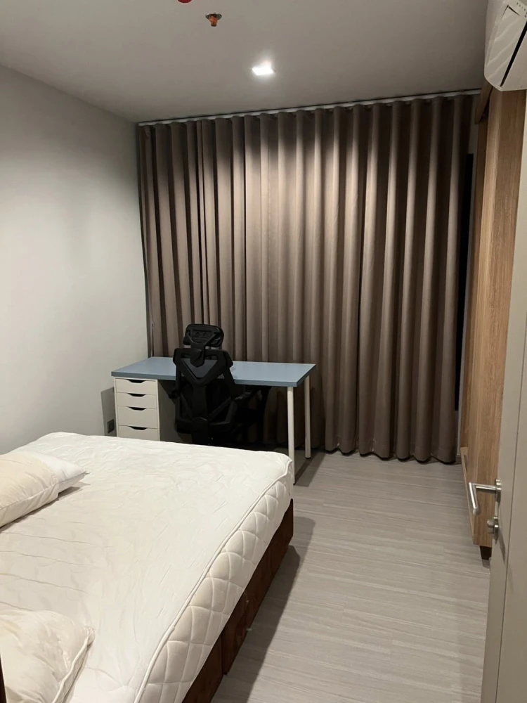 For rent: Life Asoke - Rama 9, a nice room with complete facilities. If you don't book, you'll regret it later.