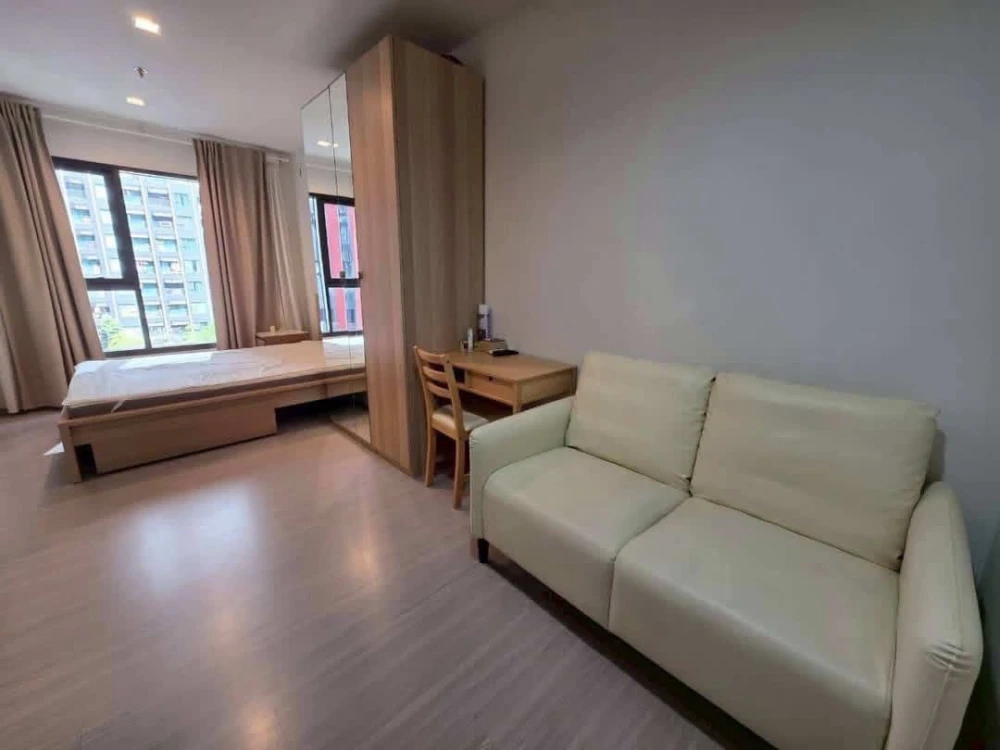 For rent: Life Asoke Hype, 1 bedroom, 1 bathroom. Great location, beautiful view, fully furnished. Book now!