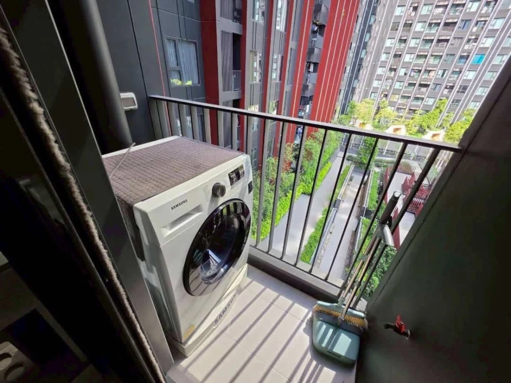 For rent: Life Asoke Hype, 1 bedroom, 1 bathroom. Great location, beautiful view, fully furnished. Book now!
