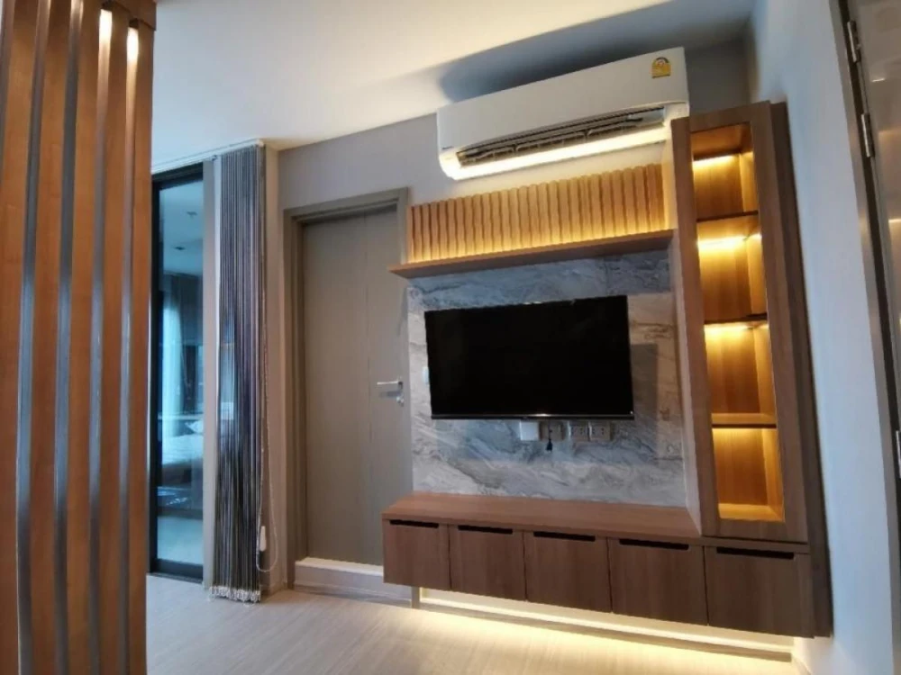 For rent: Life Asoke Hype, 12th floor, corner room, fully furnished, move in ready. Reserve now, hurry!