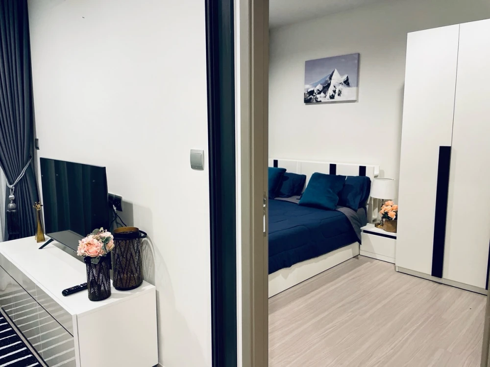 For rent: Life Asoke Hype, 16th floor, beautiful room, fully furnished, very livable. Book now! (Hurry!)