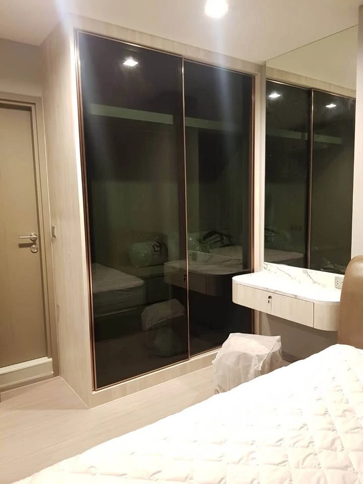 For rent: Life Asoke Hype condo, pool view, breezy, not hot, beautiful room, fully furnished, ready to move in immediately.