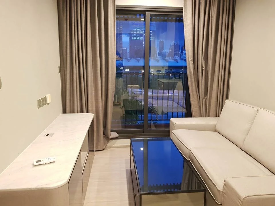 For rent: Life Asoke Hype condo, pool view, breezy, not hot, beautiful room, fully furnished, ready to move in immediately.