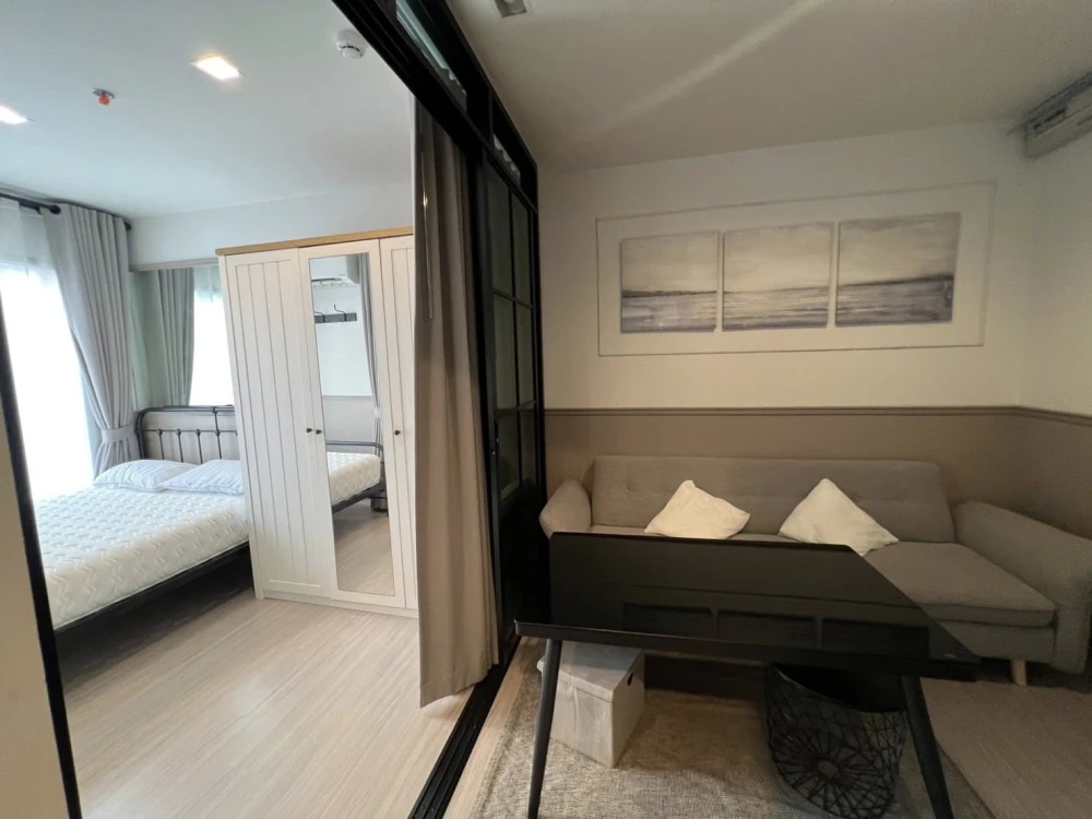 For rent: Life Asoke Hype, 10th floor, fully furnished, well-designed unit. Don't miss this great opportunity!