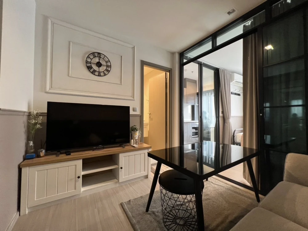 For rent: Life Asoke Hype, 10th floor, fully furnished, well-designed unit. Don't miss this great opportunity!