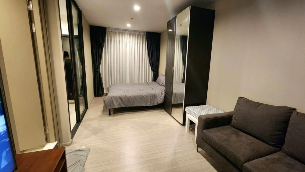 For rent: Life Asoke Hype, a great-living unit with complete amenities on the 25th floor offering high-floor views at a good price. Book now, don't mi