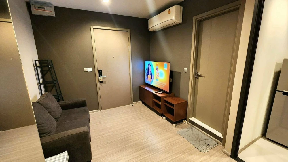 For rent: Life Asoke Hype, a great-living unit with complete amenities on the 25th floor offering high-floor views at a good price. Book now, don't mi