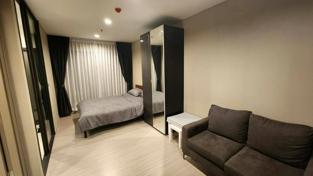 For rent: Life Asoke Hype, a great-living unit with complete amenities on the 25th floor offering high-floor views at a good price. Book now, don't mi