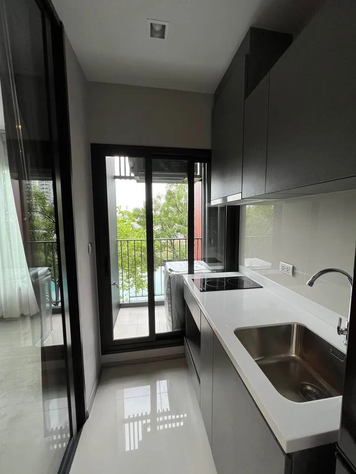 For rent: Life Asoke-Hype, ready to move in, fully furnished, 8th floor, swimming pool view, beautiful, good breeze, reserve now!