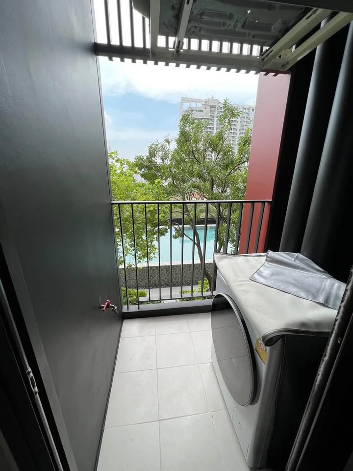 For rent: Life Asoke-Hype, ready to move in, fully furnished, 8th floor, swimming pool view, beautiful, good breeze, reserve now!