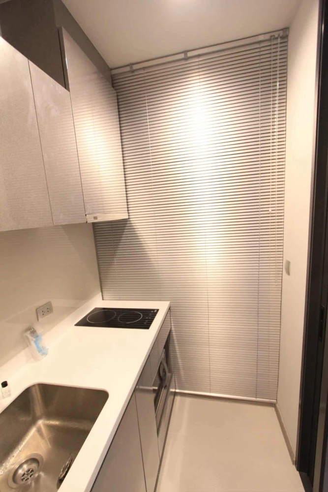 For rent: Life Asoke Hype, studio room, fully furnished, located in the heart of the business district, move in now, don't hesitate.