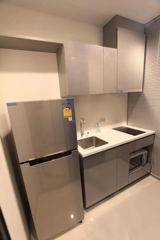 For rent: Life Asoke Hype, studio room, fully furnished, located in the heart of the business district, move in now, don't hesitate.