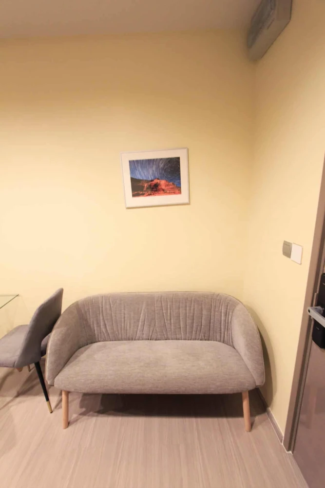 For rent: Life Asoke Hype, studio room, fully furnished, located in the heart of the business district, move in now, don't hesitate.