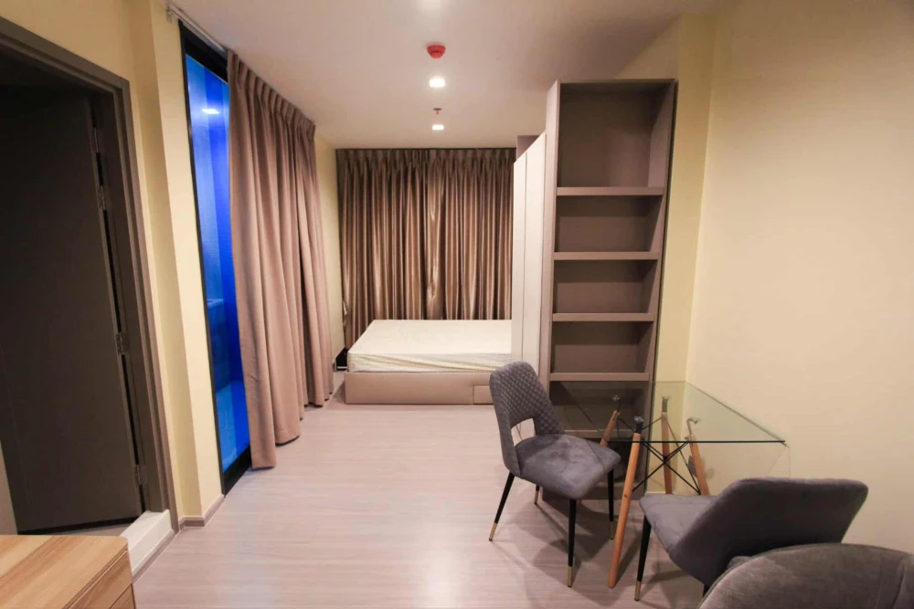For rent: Life Asoke Hype, studio room, fully furnished, located in the heart of the business district, move in now, don't hesitate.
