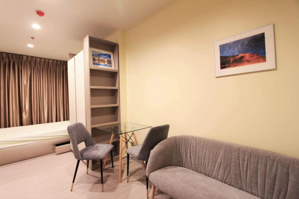For rent: Life Asoke Hype, studio room, fully furnished, located in the heart of the business district, move in now, don't hesitate.