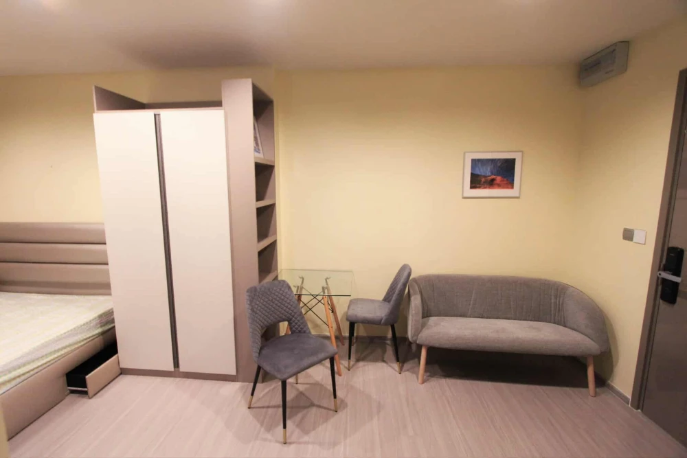 For rent: Life Asoke Hype, studio room, fully furnished, located in the heart of the business district, move in now, don't hesitate.