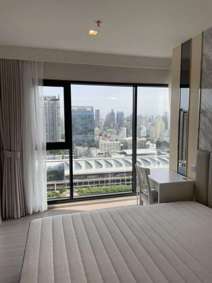 For rent: Life Asoke Hype, a luxurious room with fully furnished and ready to move in, just move in.