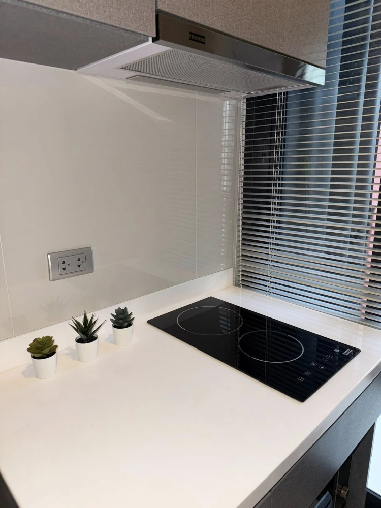 For rent: Life Asoke Hype, room on a very high floor, not next to the garbage room, not next to the elevator, with beautiful, premium furniture. Book