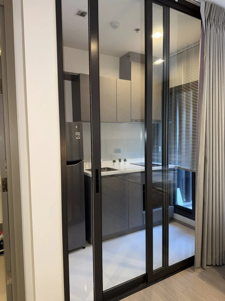 For rent: Life Asoke Hype, room on a very high floor, not next to the garbage room, not next to the elevator, with beautiful, premium furniture. Book