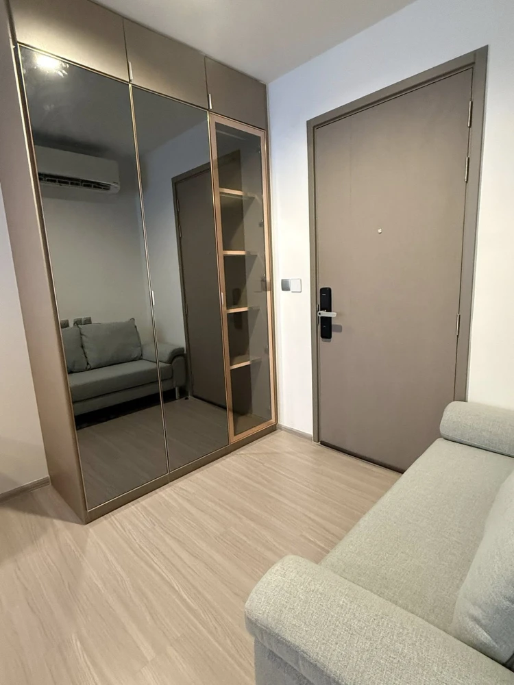 For rent: Life Asoke Hype, room on a very high floor, not next to the garbage room, not next to the elevator, with beautiful, premium furniture. Book